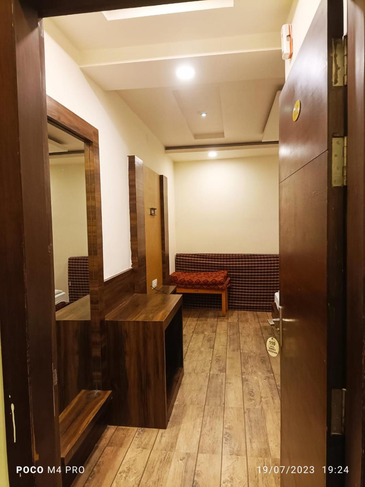 Hotel Shri Vardhan Ujjain Exterior foto